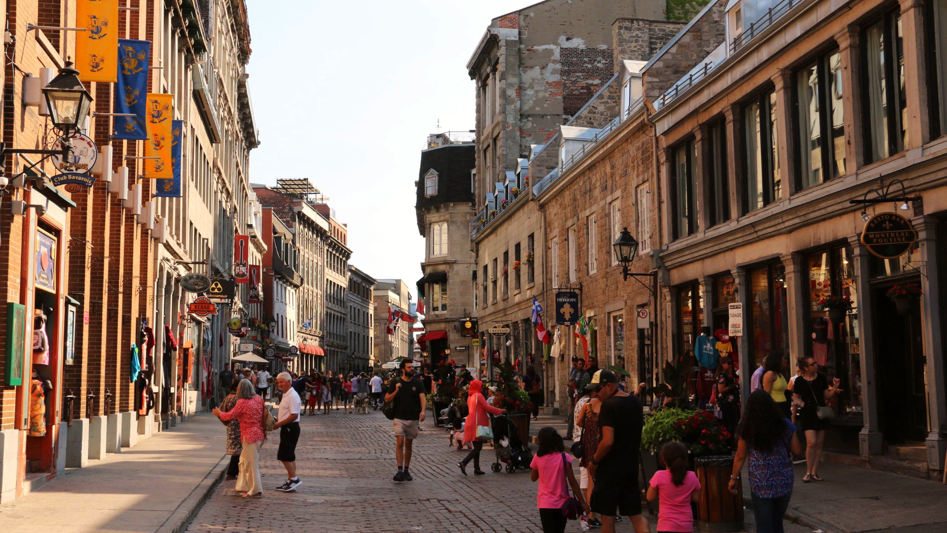 Rue piétonne du Vieux-Montréal